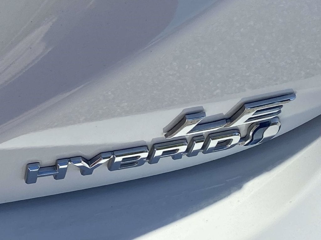 2022 Toyota Camry Hybrid LE