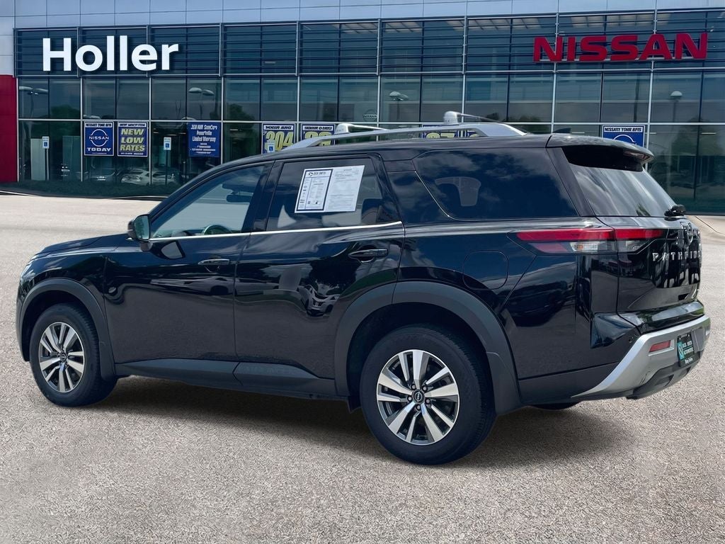 2025 Nissan Pathfinder SL