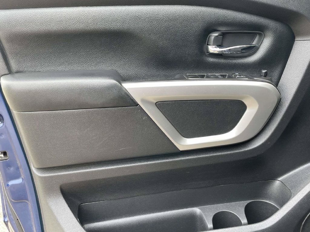 2022 Nissan Titan SV