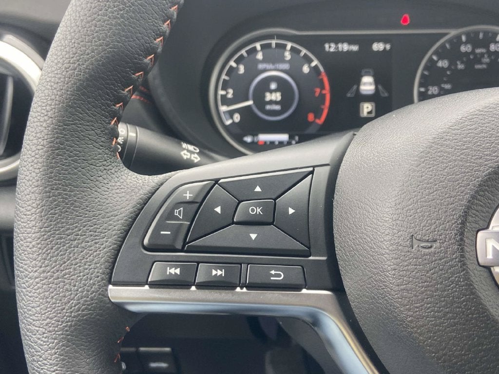 2025 Nissan Versa SR