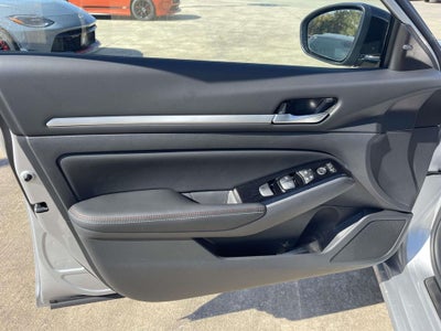 2025 Nissan Altima 2.5 SR