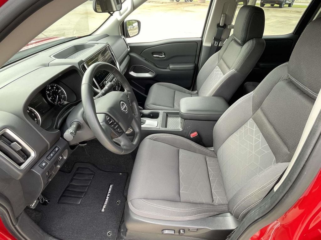 2025 Nissan Frontier SV