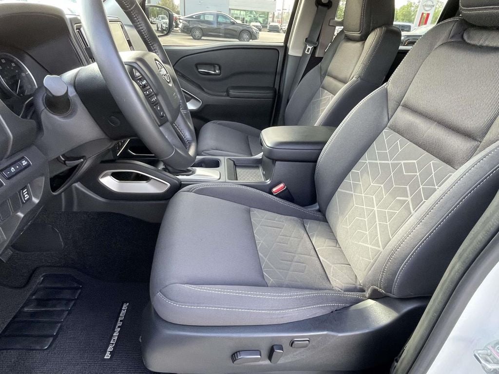 2025 Nissan Frontier SV