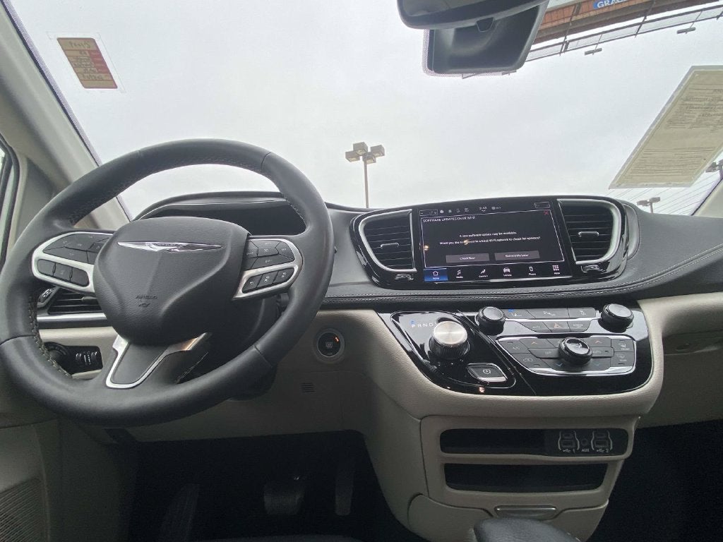 2023 Chrysler Pacifica Hybrid Touring L
