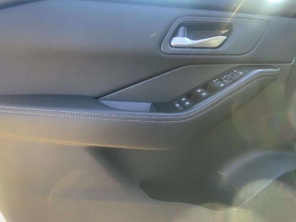 2027 Nissan Rogue SV