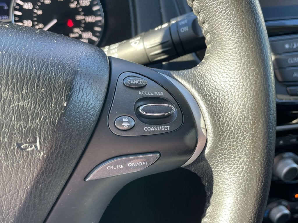 2019 Nissan Pathfinder SV