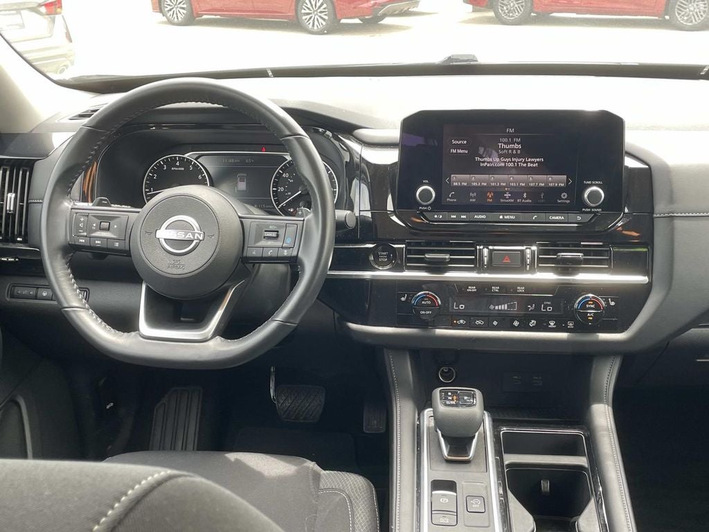 2025 Nissan Pathfinder SV