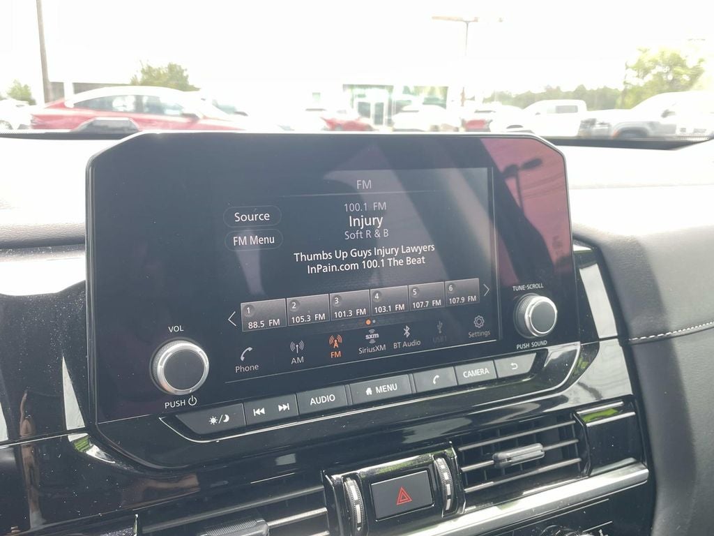 2025 Nissan Pathfinder SV