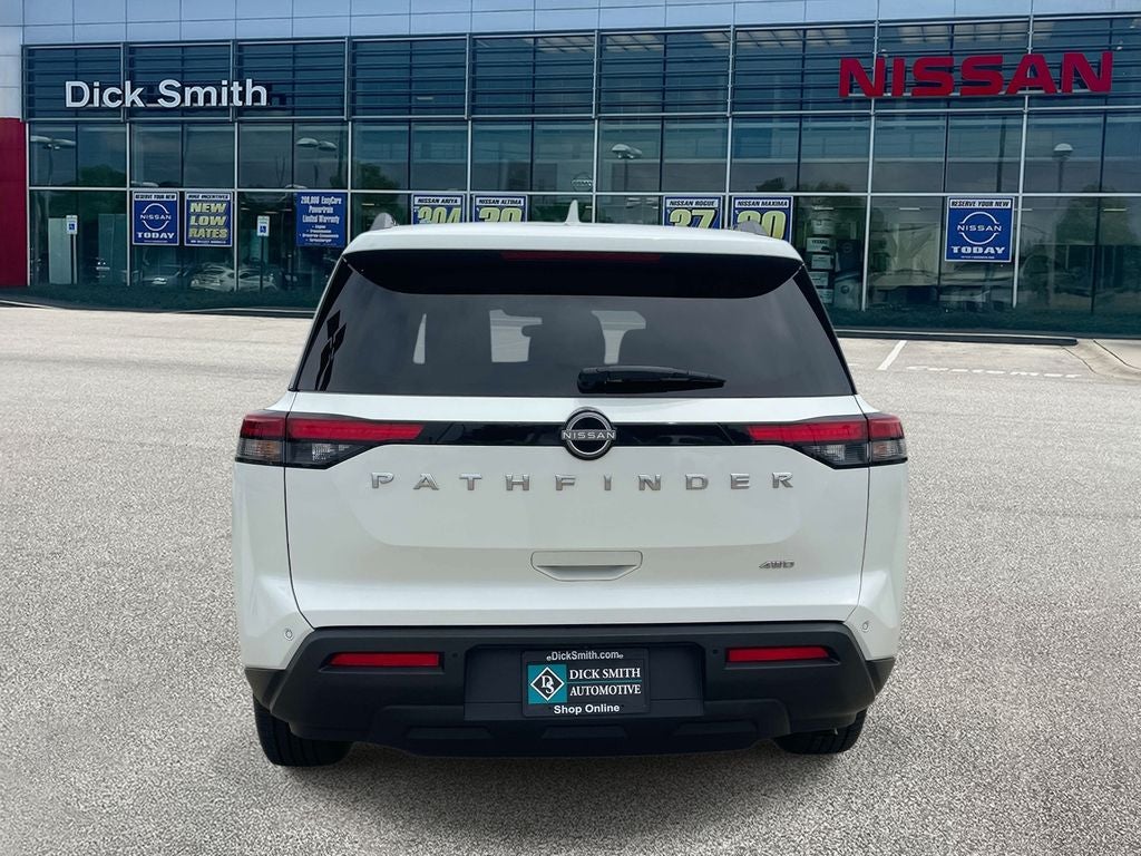 2025 Nissan Pathfinder SV