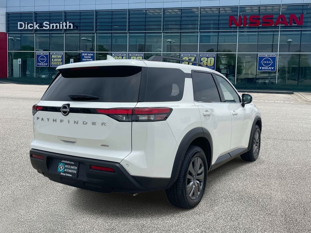 2025 Nissan Pathfinder SV