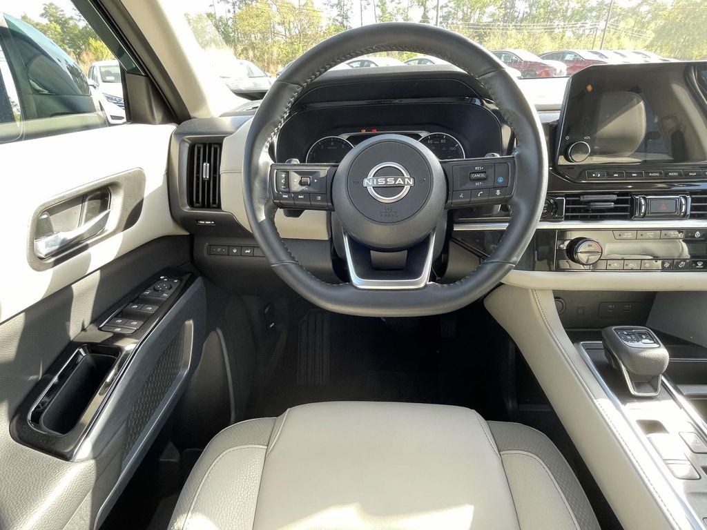 2025 Nissan Pathfinder SL