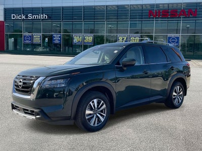 2025 Nissan Pathfinder SL