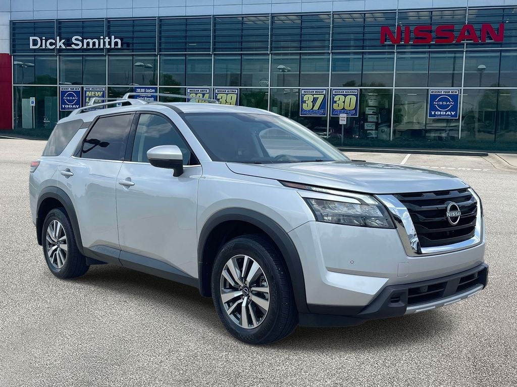 2025 Nissan Pathfinder SL