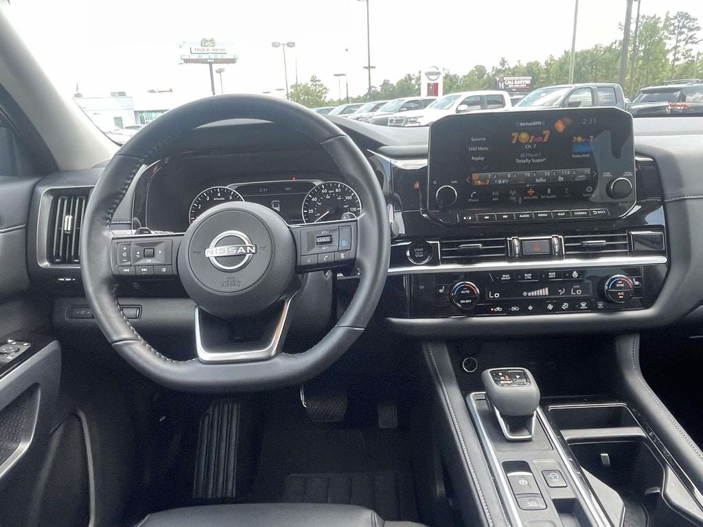 2025 Nissan Pathfinder SL